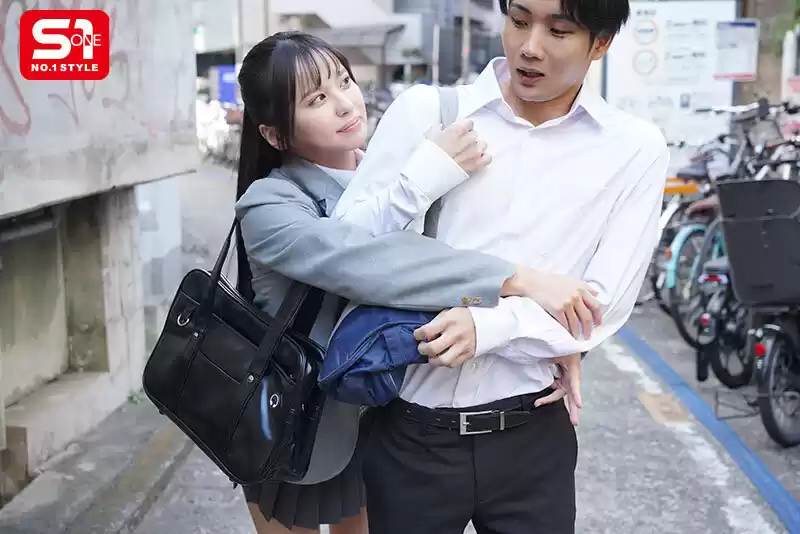 僕の家の中に潜む僕にベタ惚れ絶倫同級生、隙あらばこっそり現れ無理やり何度もハメてくる。 渚あいり
