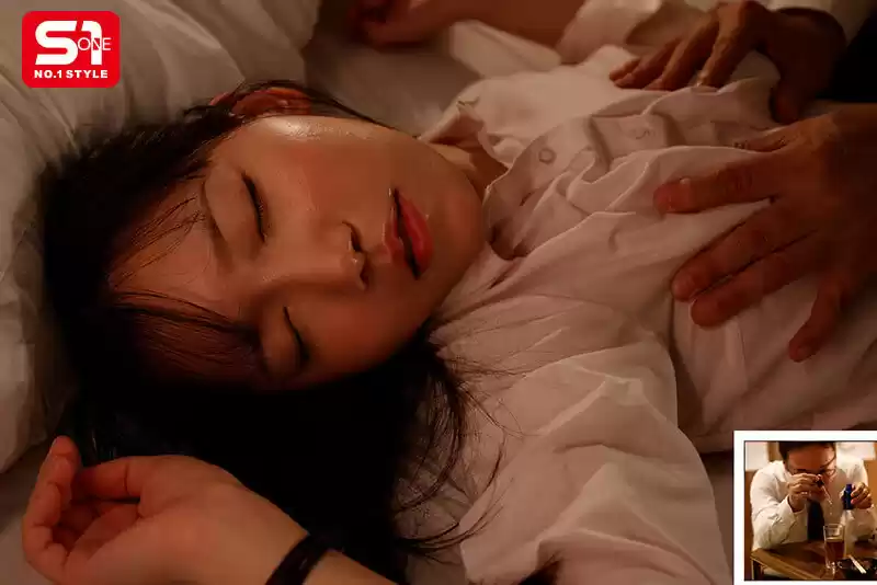 顔採用の新人OLは大嫌いなセクハラ上司に7日間こっそり媚薬を盛られ出張同行日にムラムラ爆発！キモいペニスが欲しくてたまらない。 三田真鈴