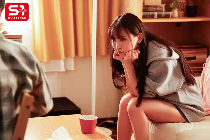 近い！近い！！近い！！！超至近距離で100％キスできる雰囲気を出してくる彼女のあざと妹 三田真鈴