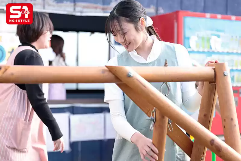 息子の保育士さんは気遣いの女性… そして父兄から迫られると 断りきれずヤラせちゃう女… 明日葉みつは