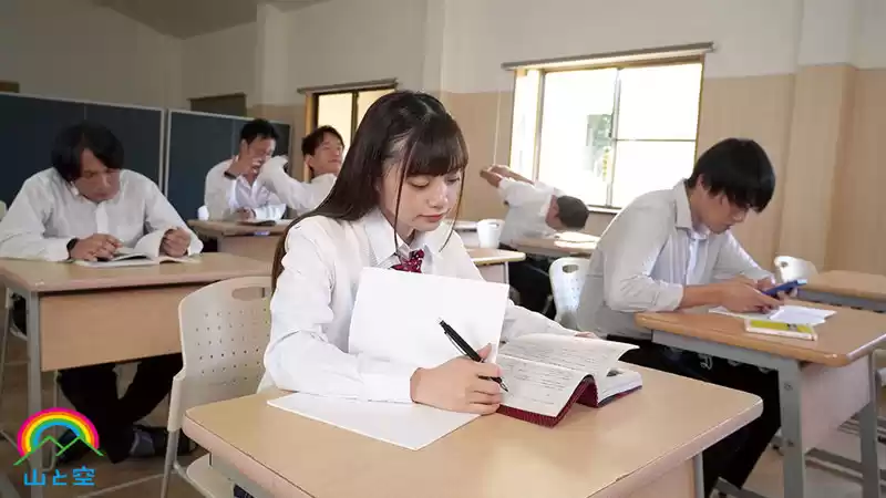 年頃だけど化粧っ気なしのナチュかわ優等生。恋愛やおしゃれに興味うすだが、エロ好奇心は人一倍「恥ずかしいのに、抑えられない…。」生徒会長は真性露出狂 花音うらら