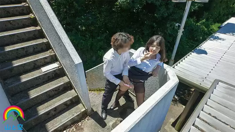 教室に居場所がない男子生徒が校舎裏や屋上で青姦テロ！！アヘ堕ちして従順肉便器にされてしまった優しい美尻女教師 岬さくら