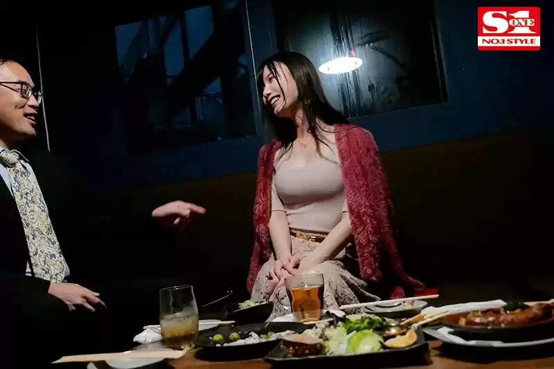 小悪魔系パパ活女子 お金の為だし彼氏一番な私が、中年オヤジに愛嬌を振りまいてSEXする一部始終。 坂道みる