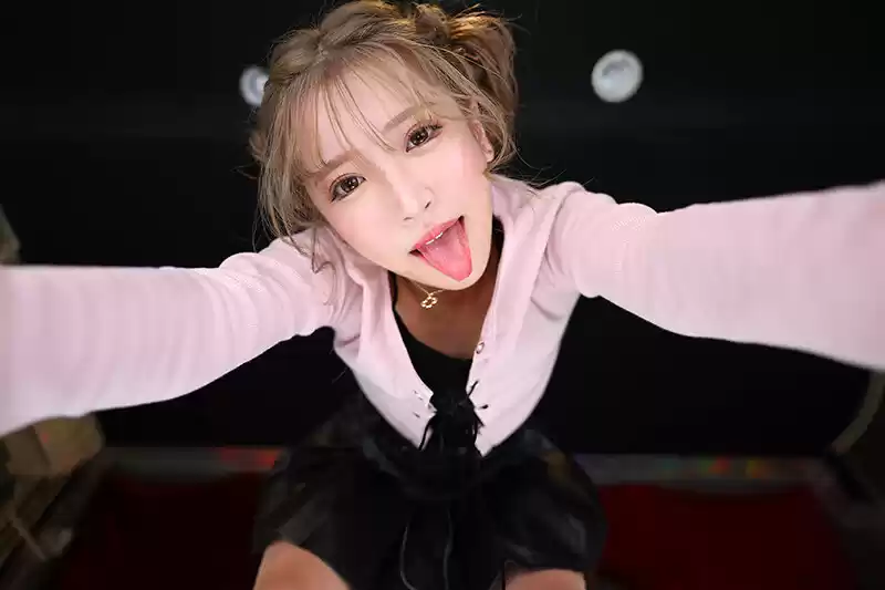 【VR】【8K VR】超天井特化JOI！トロ甘イジワルSギャルに圧迫見下ろしされながら、淫語交じりの淫靡手コキ×濃蜜フェラ×ヌチュクチュ密着騎乗位でエンドレス射精管理されちゃえ！ 小那海あや