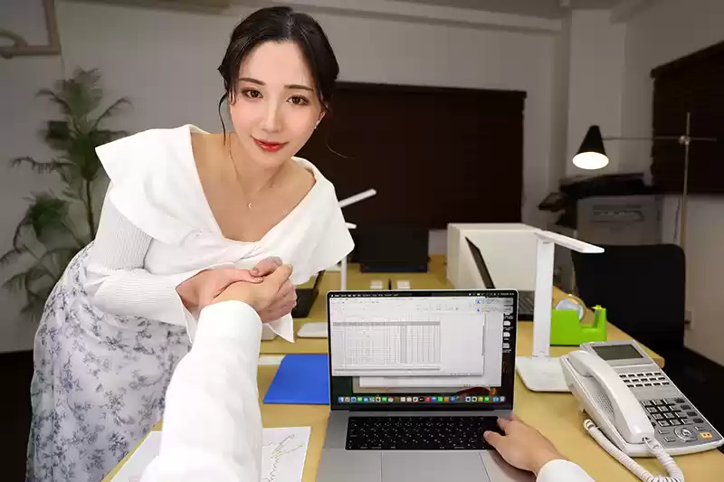 【VR】【8K VR】僕が夜通し仕事に没頭できるのは、漫画BODYな女上司が、みんなが帰った後に超天井特化アングル‘よしよーし‘おっぱい吸い杭打ちピストンで無限に射精させられるから。北野未奈