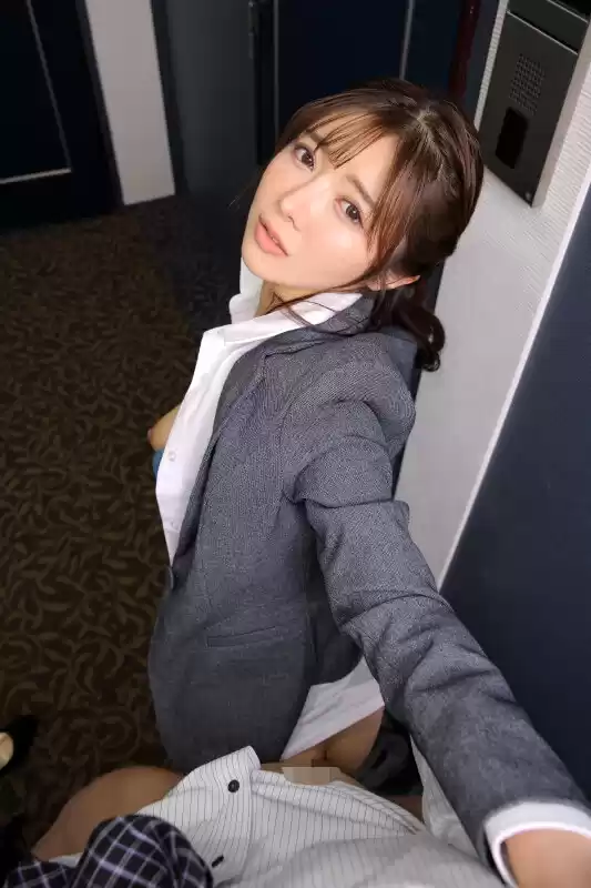 【VR】【8K】同居している兄夫婦の義姉と、家庭内不倫していて隙を見つけてはエッチして時短中出ししてます。 善場まみ