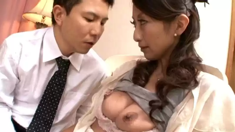 部長の奥さんがエロすぎて… 青木玲