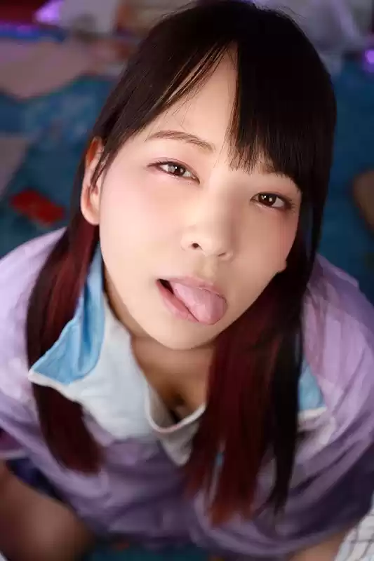 【VR】僕としかまともに会話が出来ない陰キャの幼馴染は子宮を刺激されて排卵する時の感覚にハマっている あべみかこ