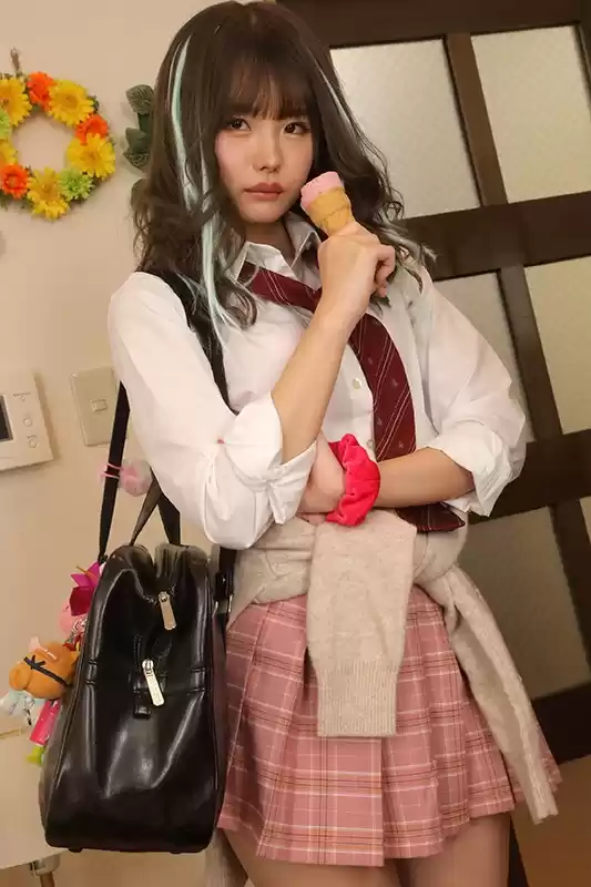 【VR】人見知りだった居候ギャルが、僕が童貞と知ってからまいにち玩具にされています。 松本いちか