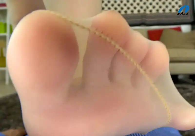 超攻撃的なパンスト接写＆足コキオナニー