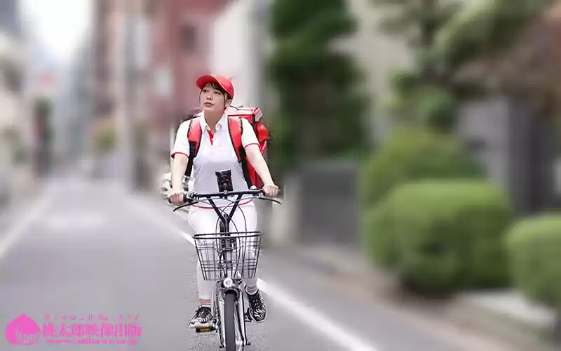 巷でウワサの人妻出張感 男を惑わす肉感完熟デリバリー もっちりパツパツ悩殺デカ尻！無自覚フェロモンでエロ災難つづきな極度敏感奥さま 弥生みづき